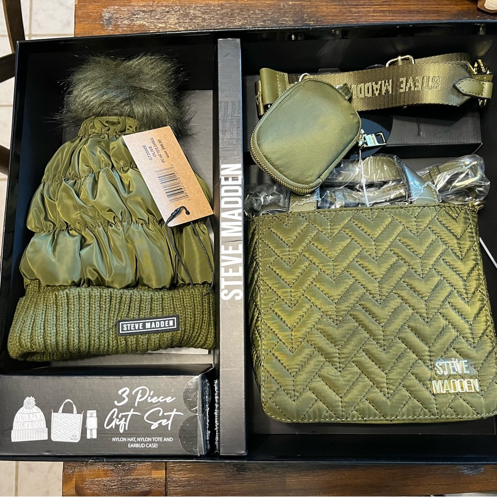 Steve Madden 3-piece gift set!